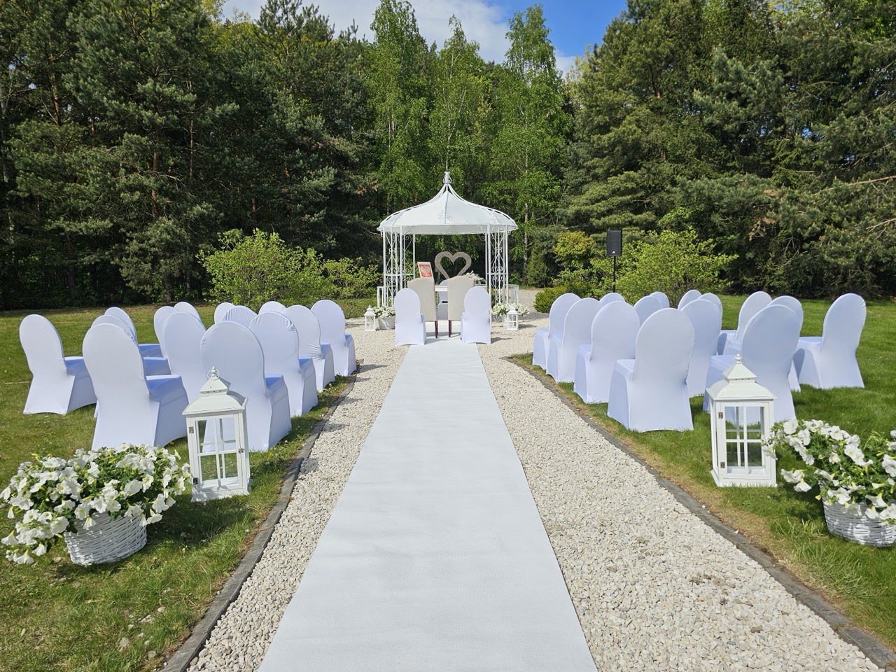 Ceremonia ślubna w ogrodzie, plener pod Warszawą